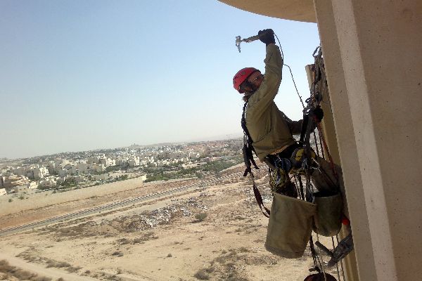 התקנת תאורה במגדל בבאר שבע