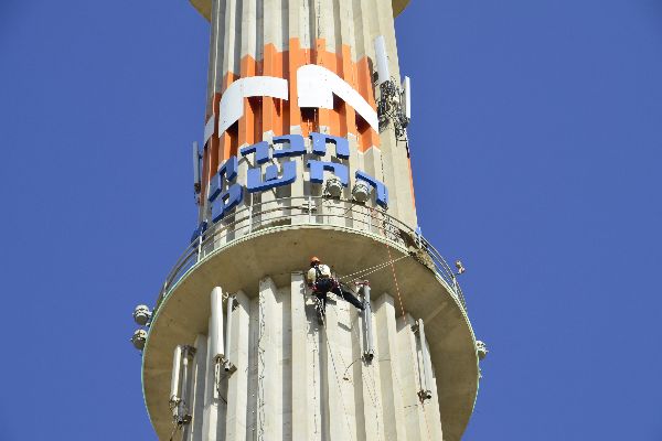 התקנת תאורה במגדל בבאר שבע