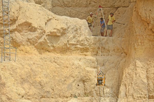 התקנת אמצעי בטיחות למטיילים בנחל תמר